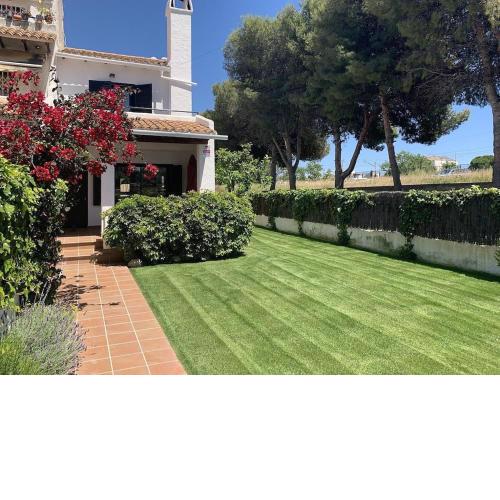 STYLISH BEACH HOUSE 600m to sea