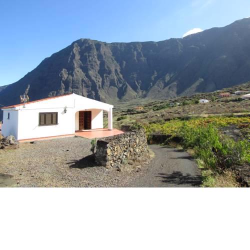 STYLISH BUNGALOW WITH GREAT SEA AND MOUNTAIN VIEWS