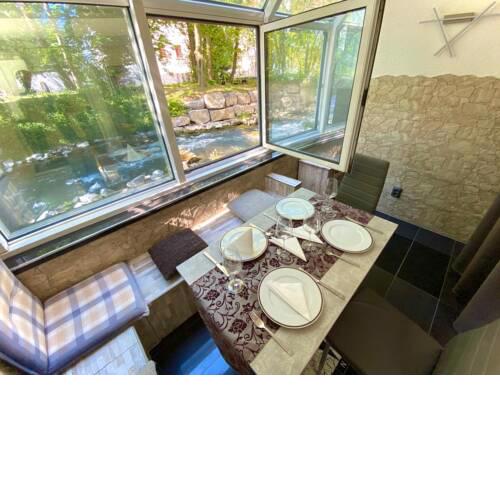 Stylish Deluxe Waterfront Apartment