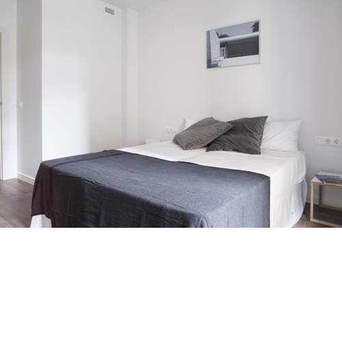 Stylish Modern Gracia Apartment 2A