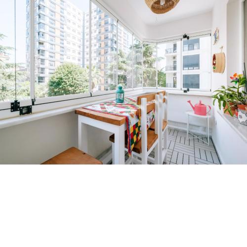 Stylish Oasis with Lovely Balcony 10 min to Moda