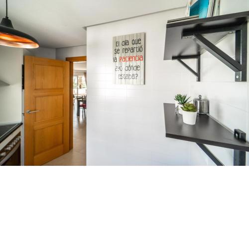 Stylish One Bed Apartment with Nice Golf Course Views Hole 18 - AO923LT