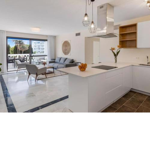 Stylish Sea view apartment in Playas del Duque