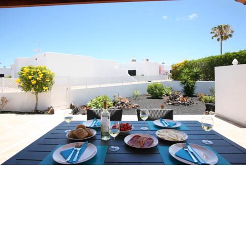 Stylish & spacious villa with terrace & garden
