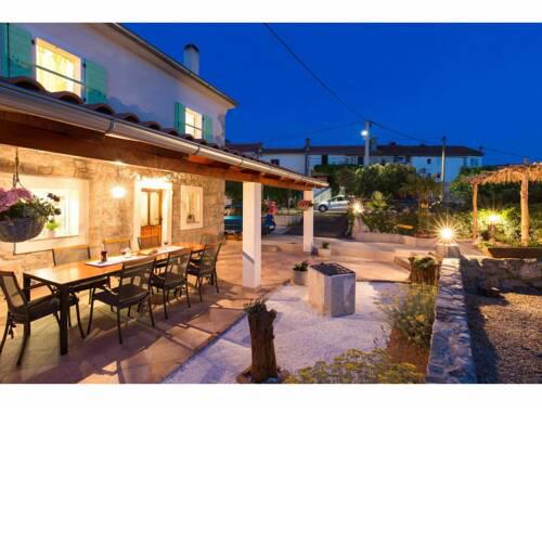 Stylish Villa in Milohnici with Private Terrace
