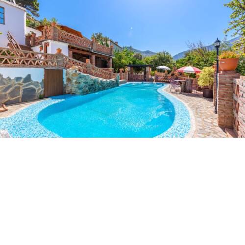 Stylish villa with pool and stunning mountain views