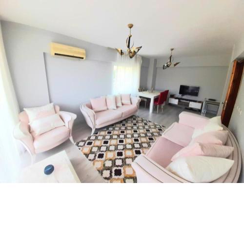 Suite Apartment in Kusadasi, 5 Minutes Walking Distance To The Beach