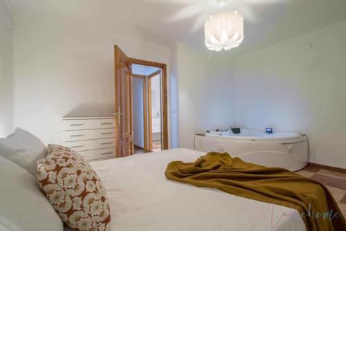 Suite con jacuzzi en el centro vistas y garaje
