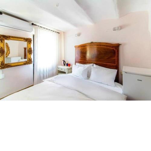 Suite Decorated With Antique Furniture No 1