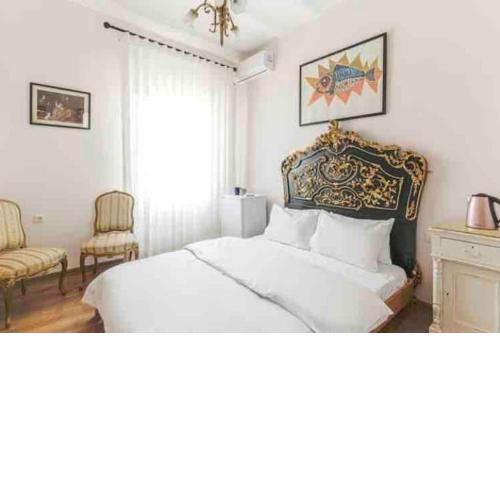 Suite Decorated With Antique Furniture No 2