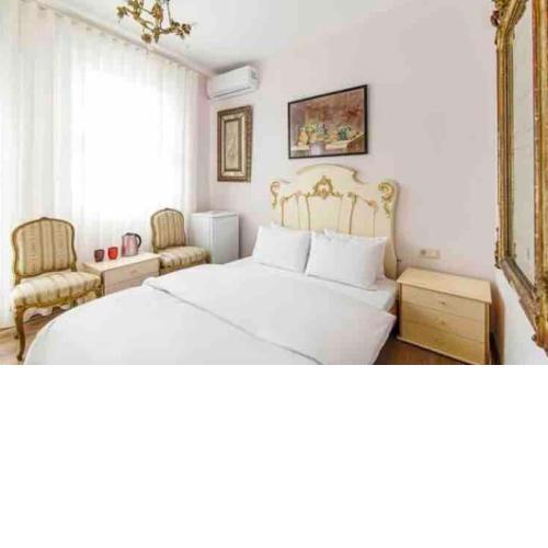 Suite Decorated With Antique Furniture No 4