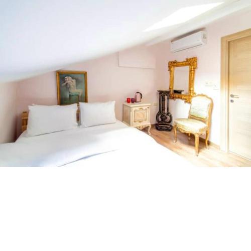 Suite Decorated With Antique Furniture No 5