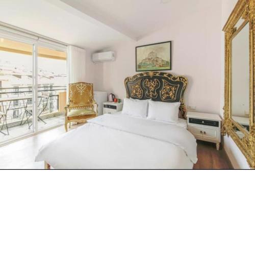 Suite Decorated With Antique Furniture No 6