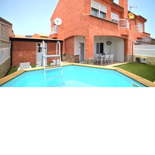 Summer Chalet with Pool, Garden, BBQ & Wifi by Holidays Home