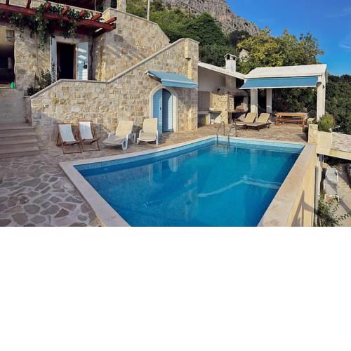 Sumpetar Villa Sleeps 4 with Pool Air Con and WiFi