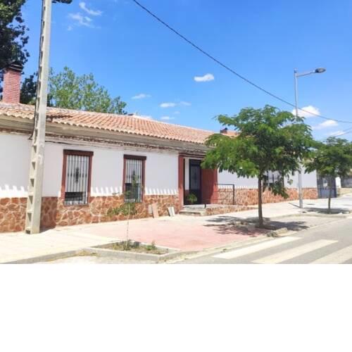 Sun-kissed Holiday Home in Cogollos de Guadix near Centre