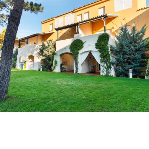 Sun-kissed Holiday Home in Islantilla with Swimming Pool