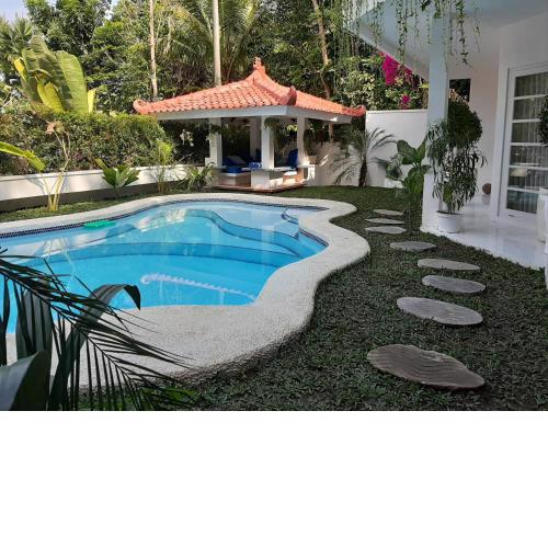 SUNKISS VILLA by Yogya Tropicana