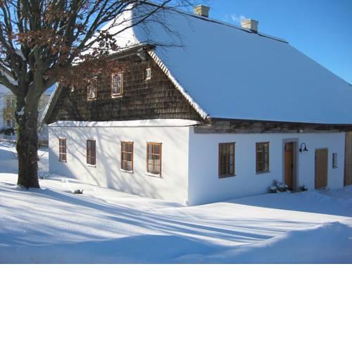 Sunlit Holiday Home near Forest in Stadlern