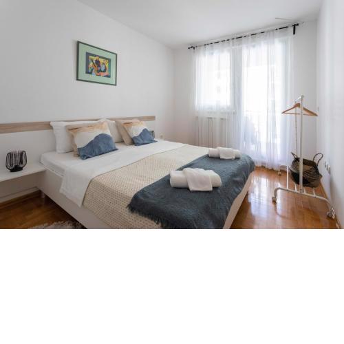 Sunny 1BDR with Balcony & Parking