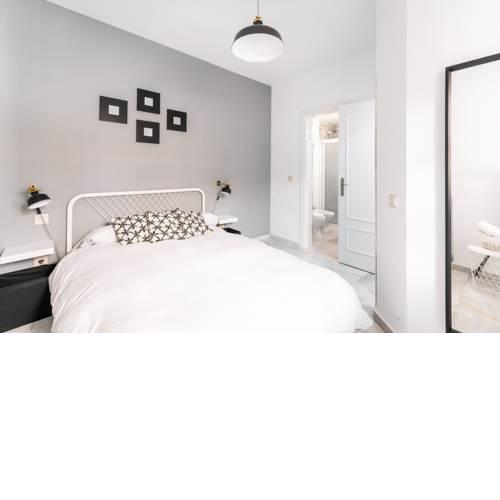 Sunny and bright apartment at historical Center