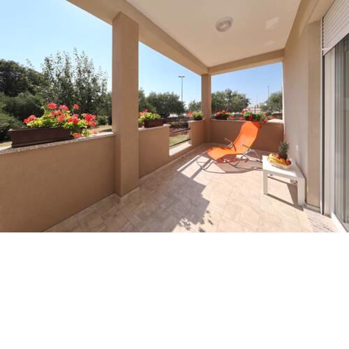 Sunny and restful apartment with free parking - Lily