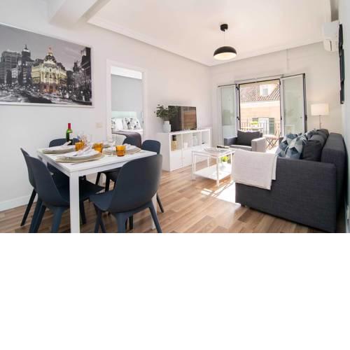 Sunny Apartment at the foot of Royal Palace by Batuecas