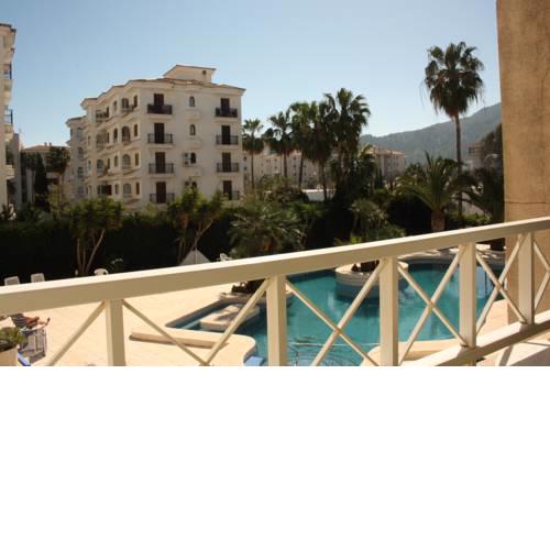 Sunny apartment in Residential Point complex