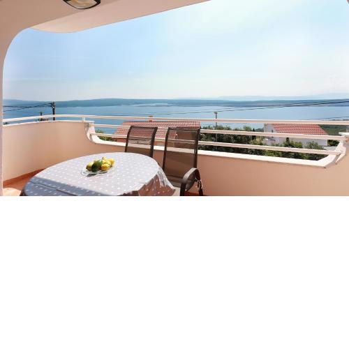 Sunny Apartment with Seaview