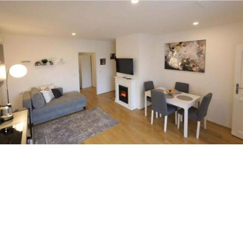 Sunny & cozy Penthouse with Balcony DG5