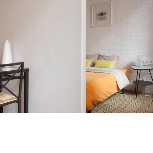 Sunny flat,near ramblas,wifi incl.