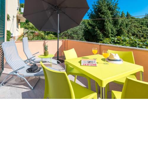 Sunny Getaway Apartments