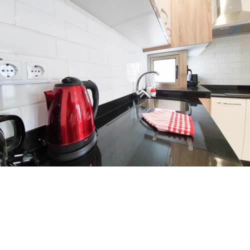 Sunny & Modern apartment 2 minutes from the beach apart 1