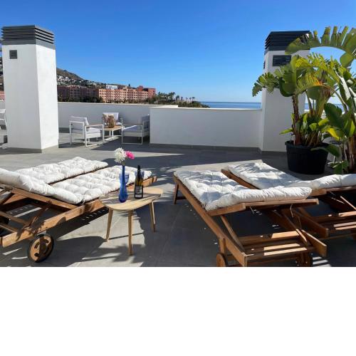 Sunny penthouse beach apartment with panoramic views