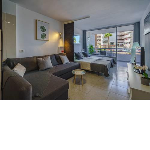 Sunny Studio Las Americas 100m to a Beach WiFi Pool