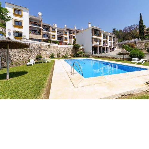 Sunny Tranquility With Pool