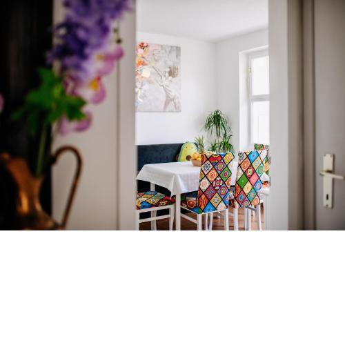 SunnyNest Apartment - 3BR apt with free parking & Wi-Fi, 2min walk to Lapad Bay beach