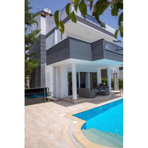 Sunrise hill villa with private pool