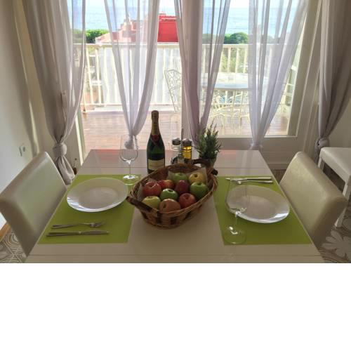 Sunshine apartment with great sea view and terrace in Malgrat de Mar