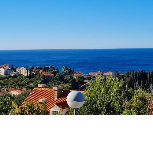 SunSpot Apartment - beautiful view with big garden, free parking, central