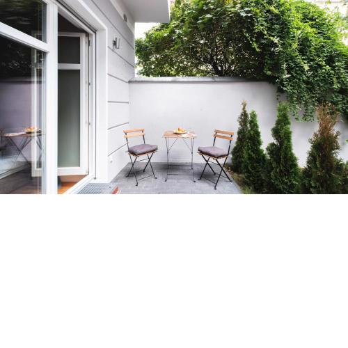 Super central, calm, bright, new designer flat