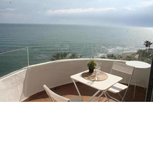 Super Font line beach apartment upto 4 people IR50