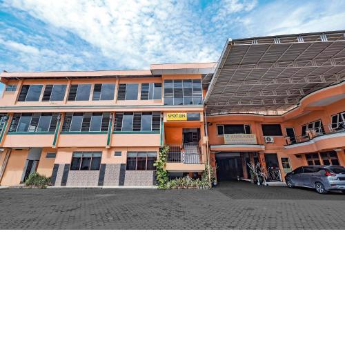 SUPER OYO 2865 Sartika Inn Pati