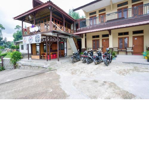Super OYO 2961 Artana Bed & Breakfast