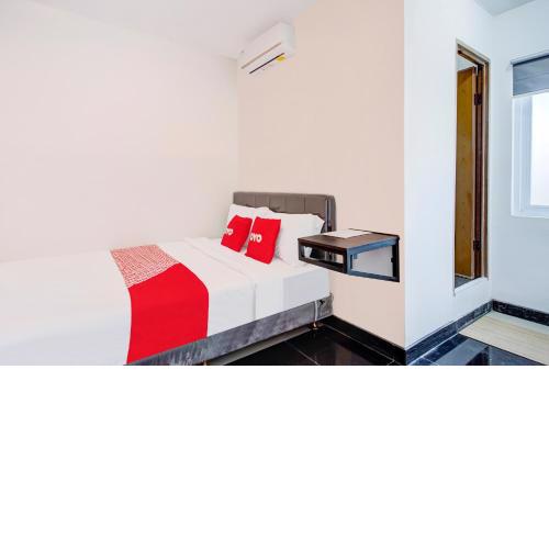 Super OYO 3198 Sukomanunggal Inn
