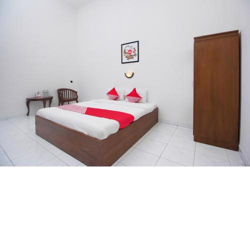Super OYO 759 Hotel Dewi Sri