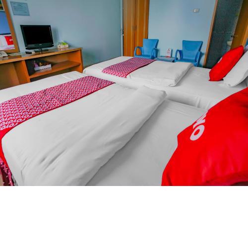 Super OYO 90072 Apri Inn Syariah