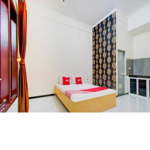 Super OYO 90151 Guest House 180