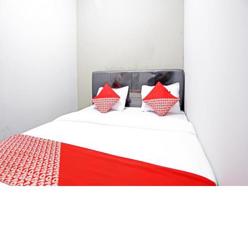 SUPER OYO 90848 J&b Rooms Bekasi