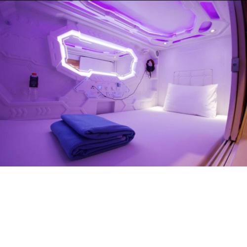 Super OYO 91328 Fiducia Capsule Hotel